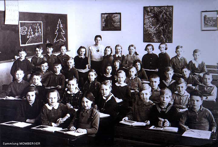 Schulklasse an der Schule Gebhardtstraße - vermutlich vor dem Jahr 1937 (Foto Sammlung MOMBERGER)