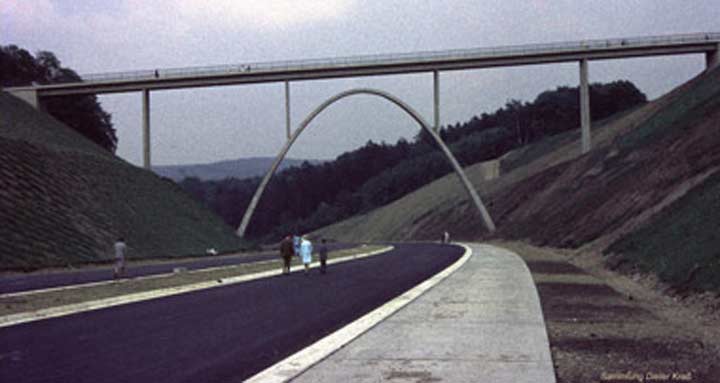 Bau der B 326 später A 46 am Sonnenberg 1970 (Foto Sammlung Dieter Kraß)
